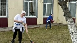 «Единая Россия» за порядок: субботник в ДК «Утро Родины»