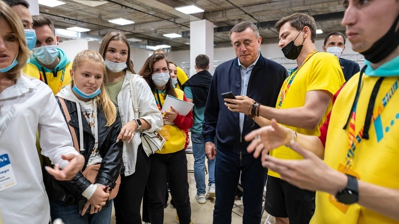 Валерий Лимаренко поздравил молодежь с открытием всероссийского форума «ОстроVа»
