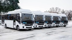 Пять районов Сахалинской области получили 25 современных автобусов